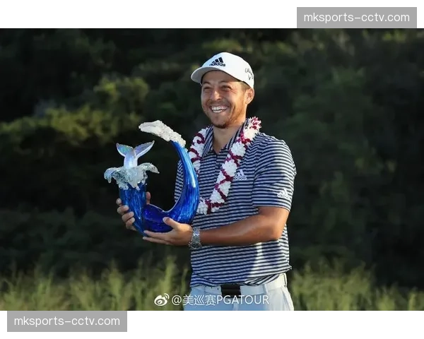 赞德·谢奥菲勒更换推杆型号，寻求解决果岭上的稳定性问题