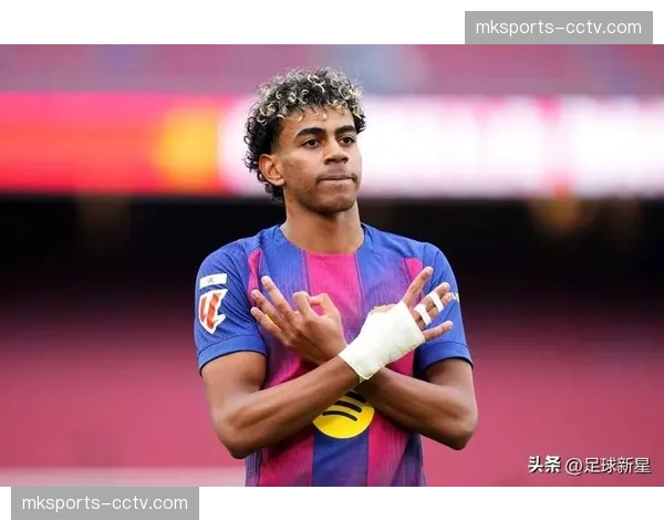 西蒙尼怒砸水瓶，巴萨绝杀马竞引发争议判罚讨论